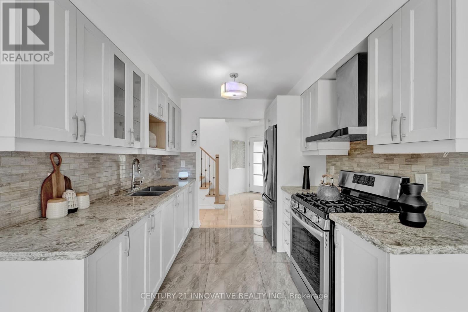 Photo 4 of 10 Blake Court, Ajax ON