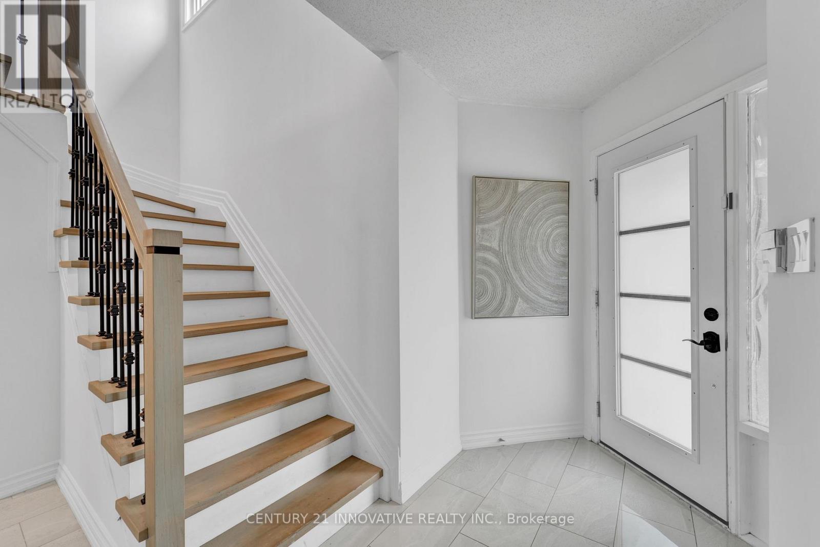 Photo 9 of 10 Blake Court, Ajax ON