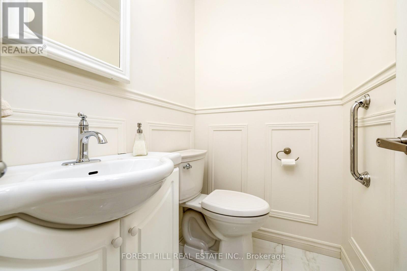 Photo 24 of 3441 Charmaine Heights, Mississauga ON