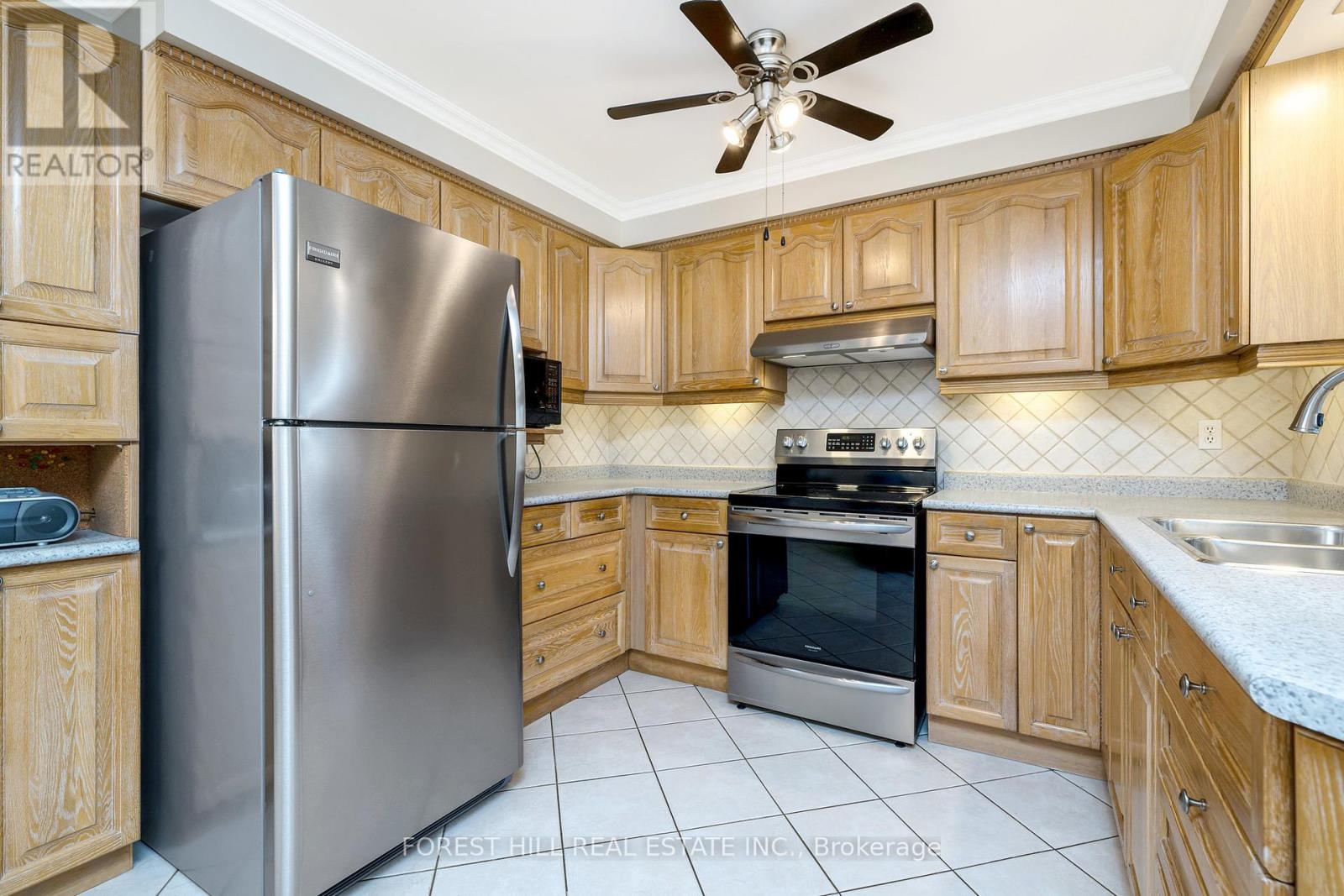 Photo 19 of 3441 Charmaine Heights, Mississauga ON