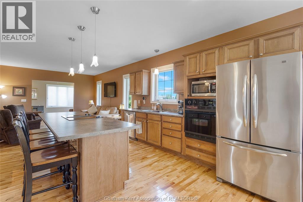 Photo 11 of 19255 Lower Thames Lane, Lighthouse Cove ON