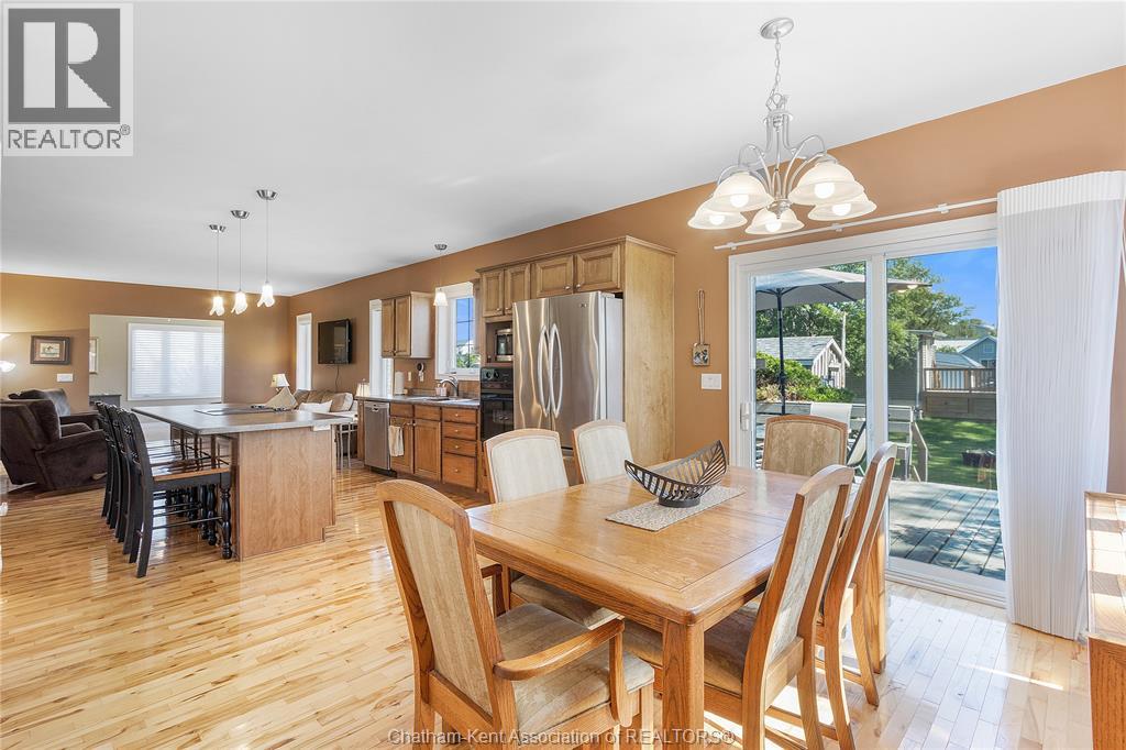 Photo 17 of 19255 Lower Thames Lane, Lighthouse Cove ON