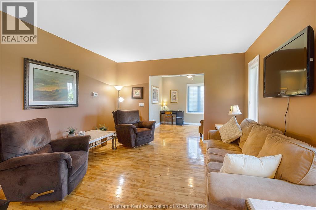 Photo 18 of 19255 Lower Thames Lane, Lighthouse Cove ON