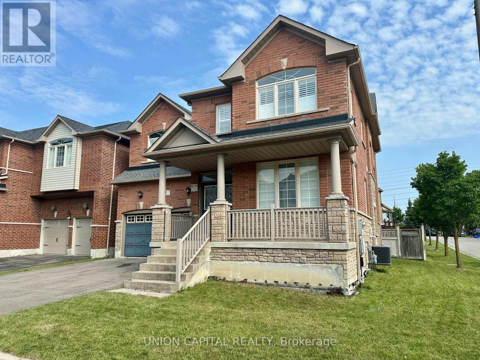 Photo 3 of 91 Starhill Crescent, Markham ON