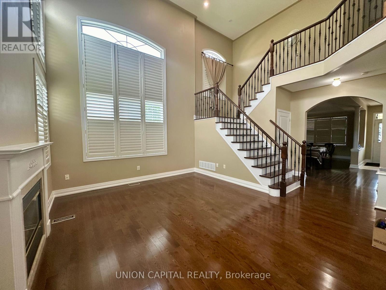 Photo 5 of 91 Starhill Crescent, Markham ON