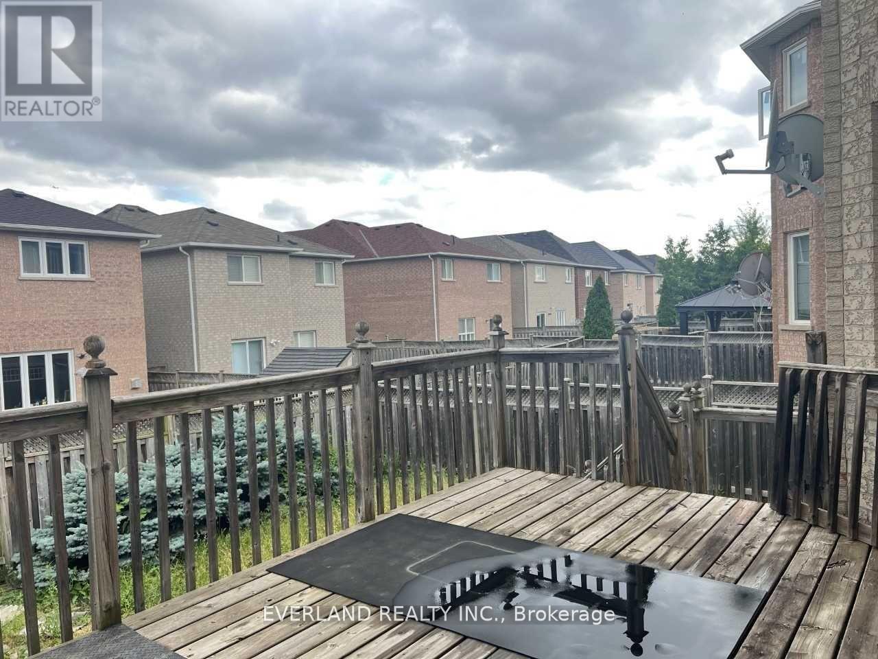 Photo 5 of 50 Danpatrick Drive, Richmond Hill ON