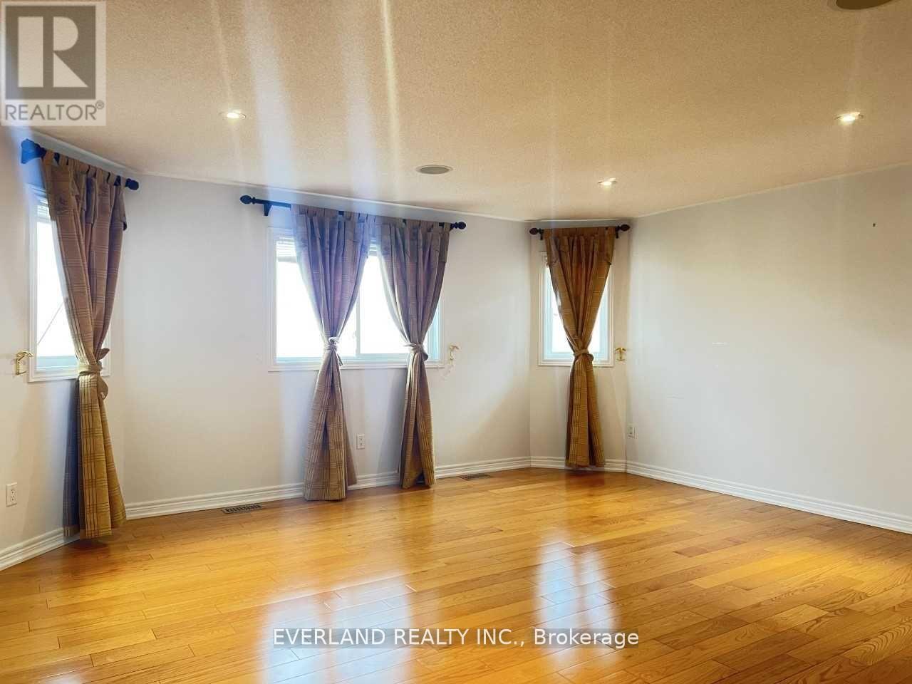 Photo 1 of 50 Danpatrick Drive, Richmond Hill ON