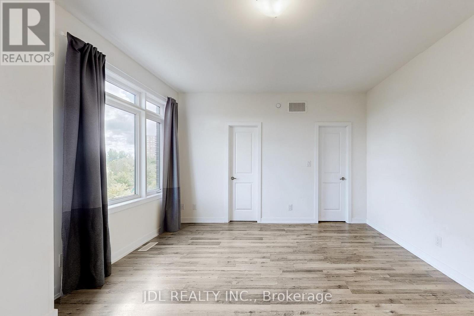 Photo 22 of 112 370 D Red Maple Road, Richmond Hill ON