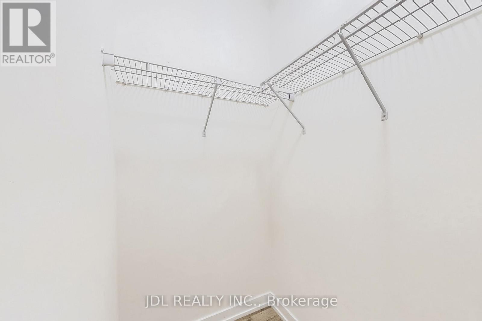 Photo 5 of 112 370 D Red Maple Road, Richmond Hill ON