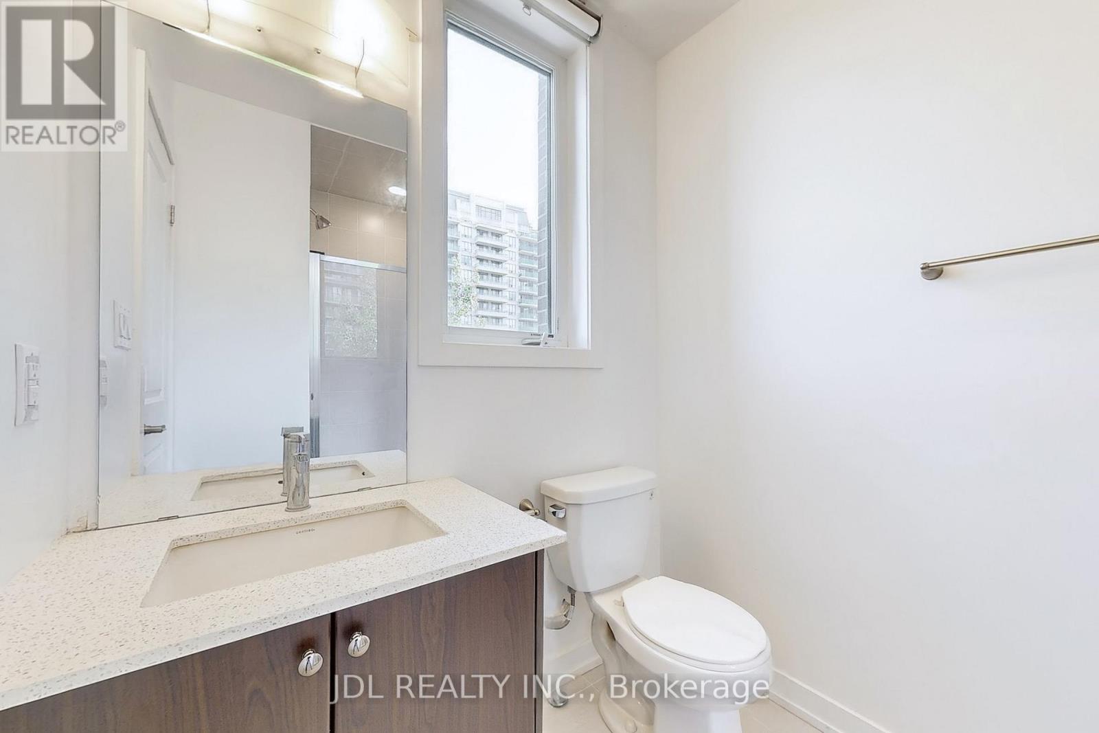 Photo 19 of 112 370 D Red Maple Road, Richmond Hill ON