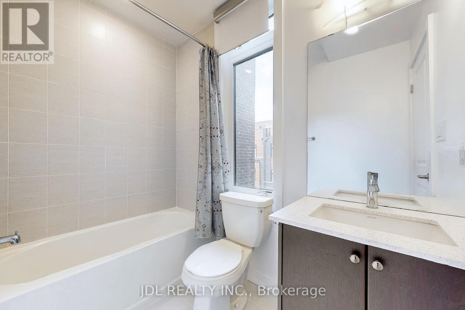 Photo 11 of 112 370 D Red Maple Road, Richmond Hill ON