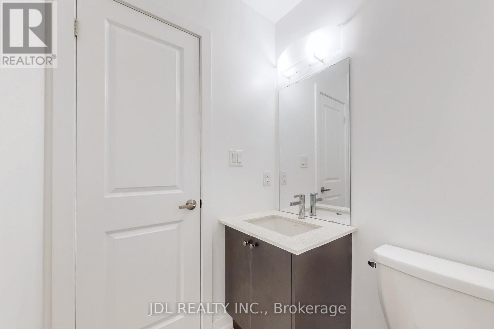 Photo 20 of 112 370 D Red Maple Road, Richmond Hill ON