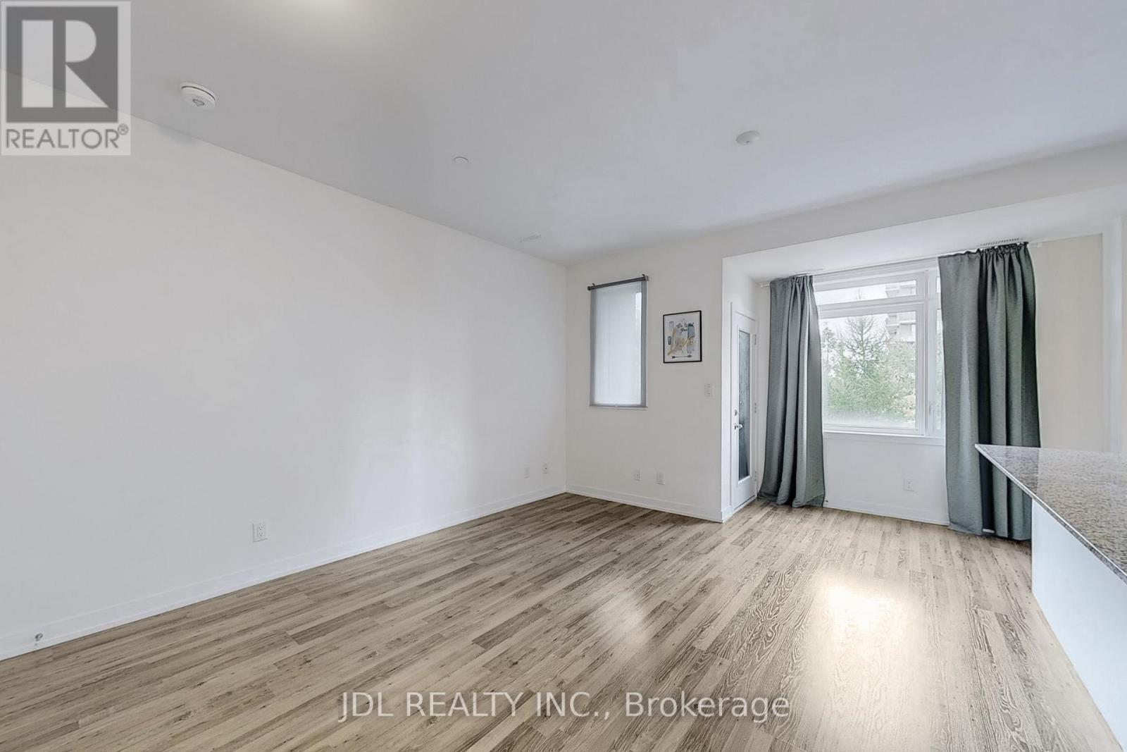 Photo 6 of 112 370 D Red Maple Road, Richmond Hill ON