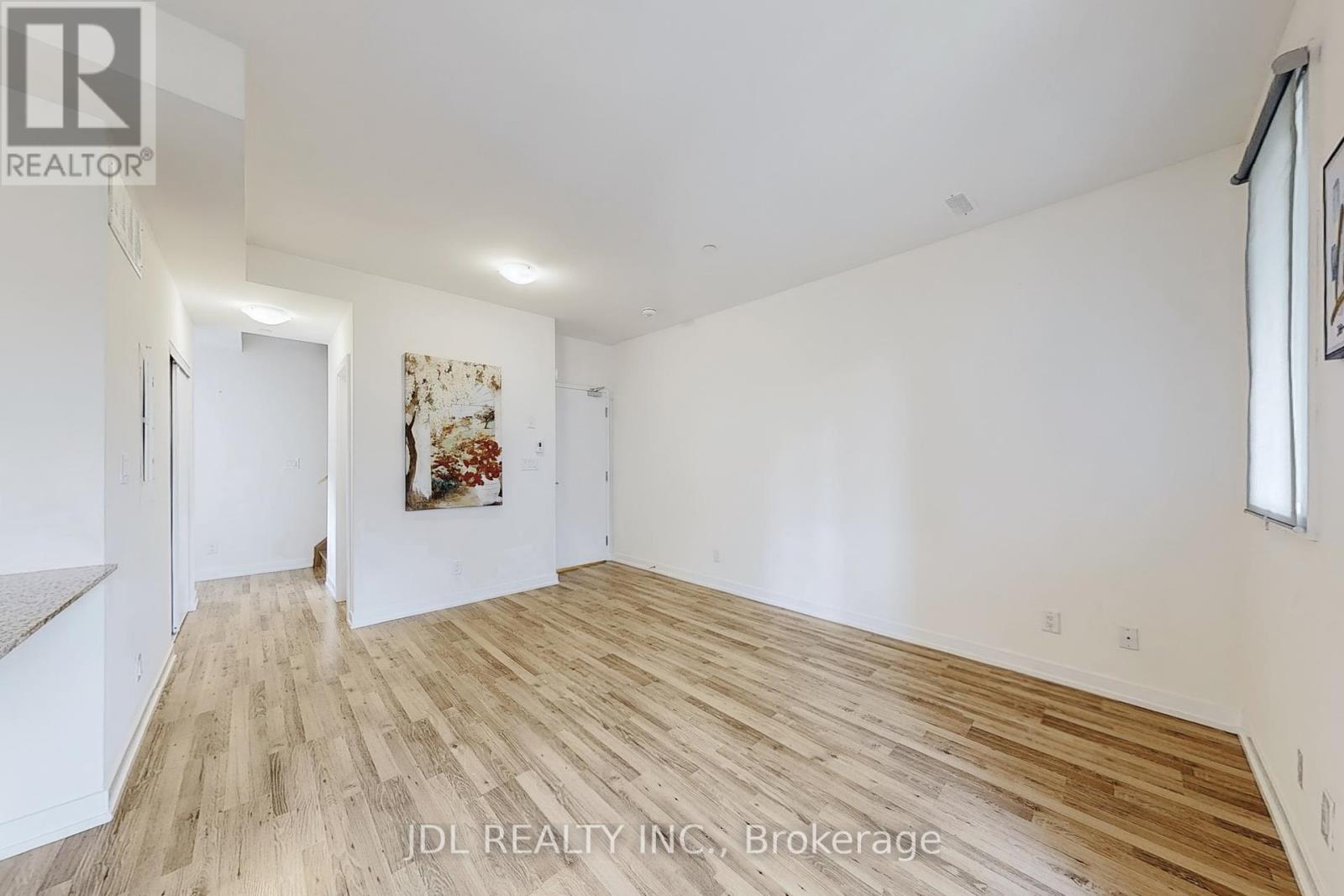 Photo 2 of 112 370 D Red Maple Road, Richmond Hill ON