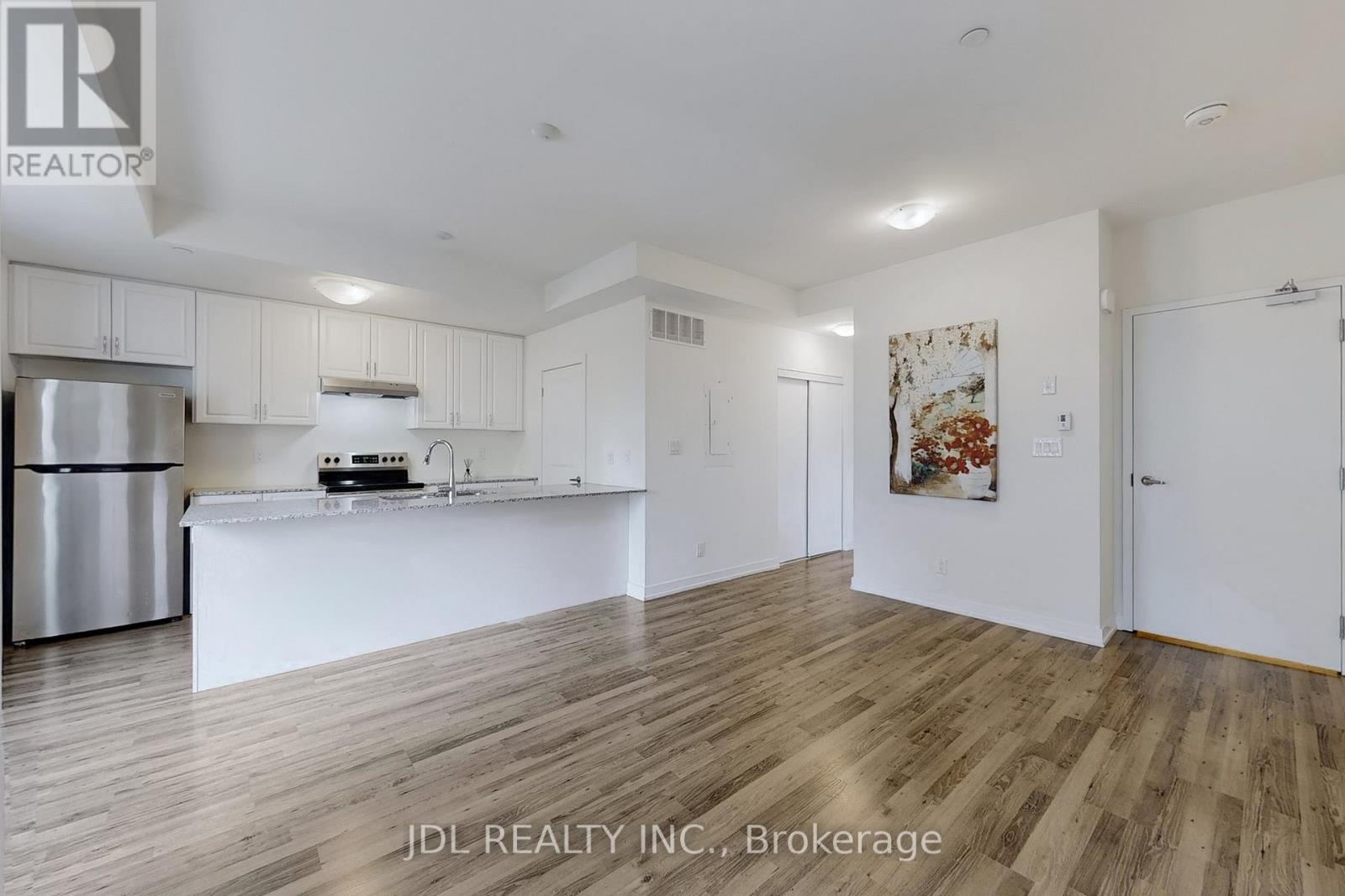 Photo 18 of 112 370 D Red Maple Road, Richmond Hill ON