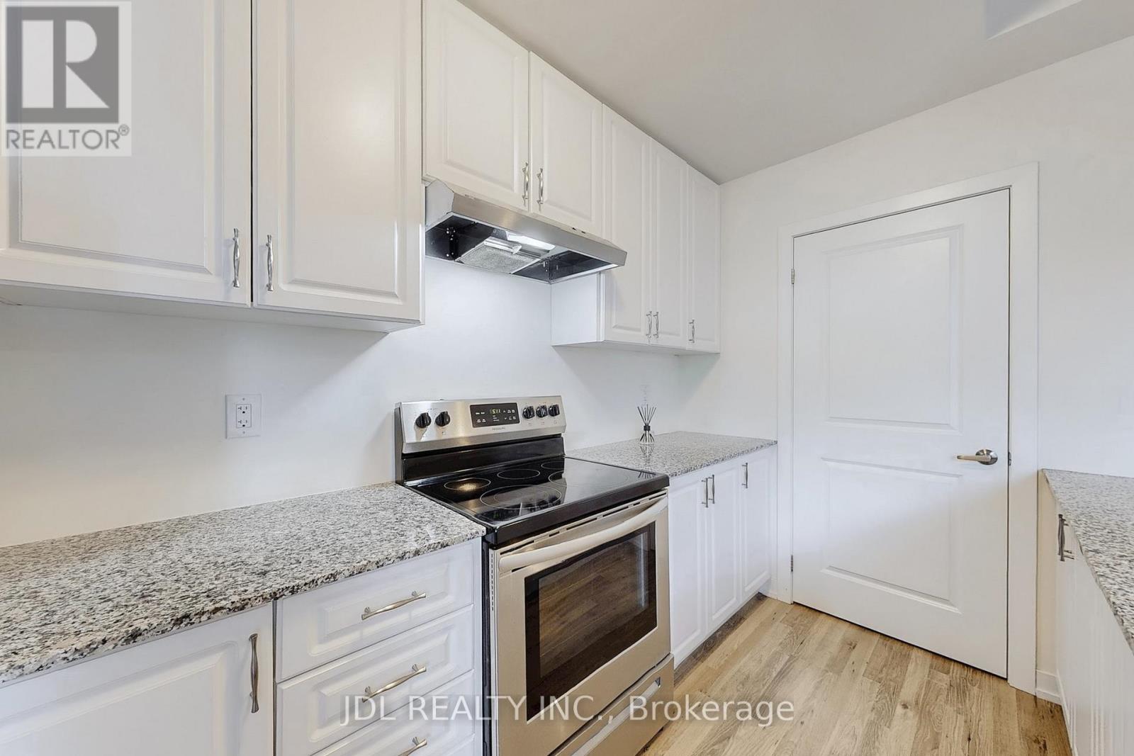 Photo 1 of 112 370 D Red Maple Road, Richmond Hill ON