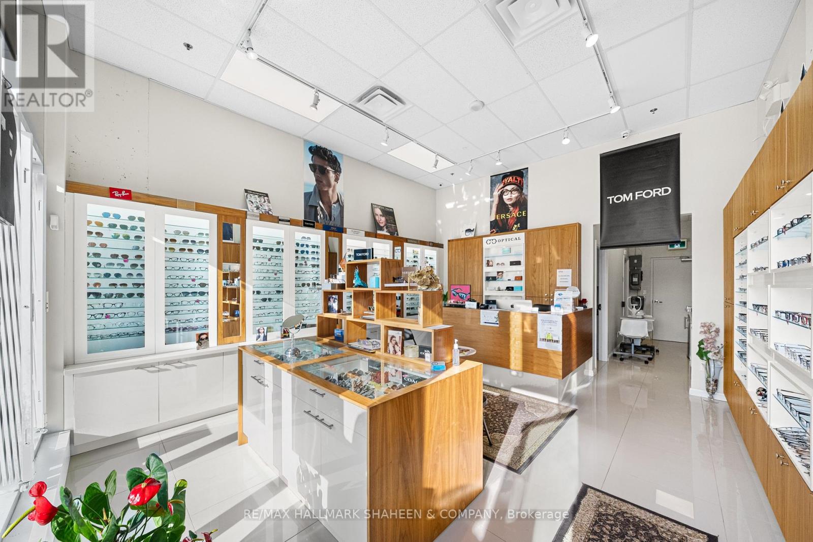 Photo 4 of B 10 9610 Yonge Street, Richmond Hill ON