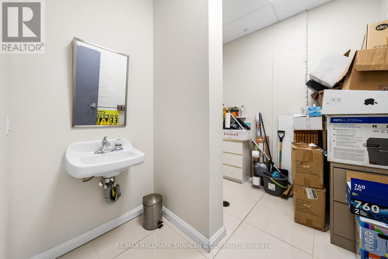 Photo 5 of B 10 9610 Yonge Street, Richmond Hill ON