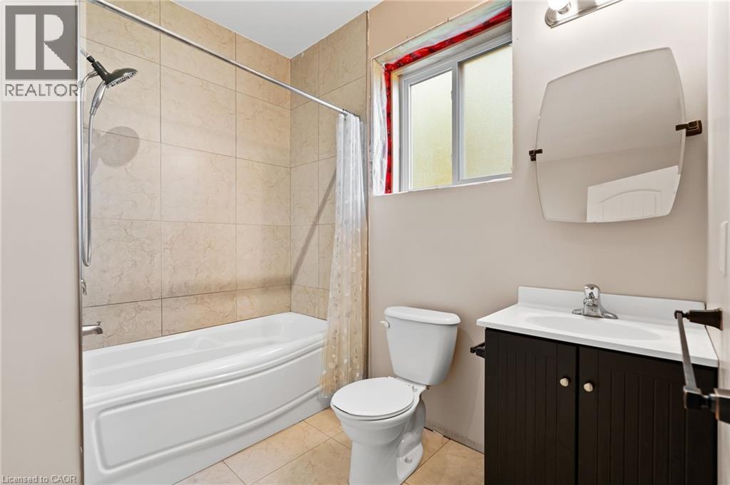 Photo 5 of 614 Quaker Road, Welland ON