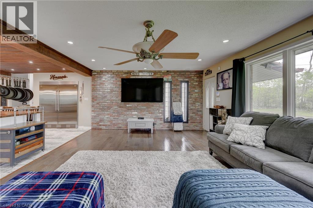 Photo 2 of 2859 Dominion Road, Fort Erie ON