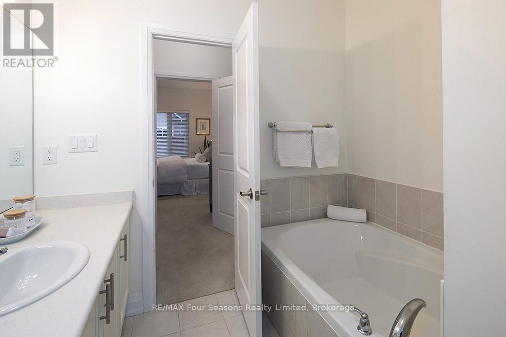 Photo 21 of 4 Sutton Lane, Collingwood ON