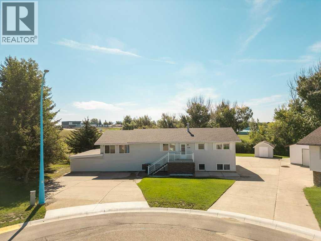 Photo 7 of 220 6 Avenue Ne, Milk River AB