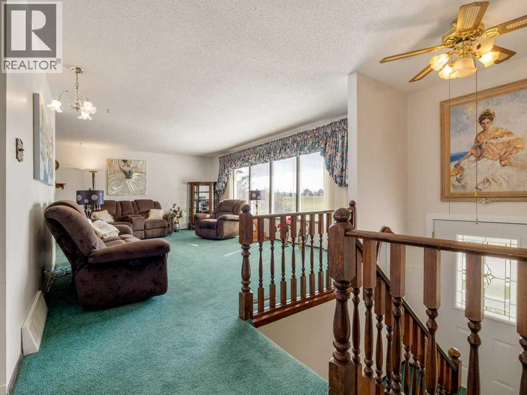 Photo 13 of 220 6 Avenue Ne, Milk River AB