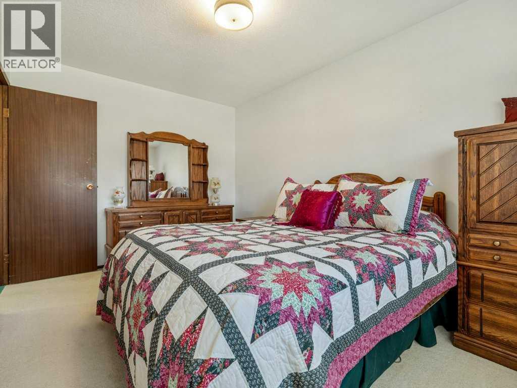Photo 9 of 220 6 Avenue Ne, Milk River AB