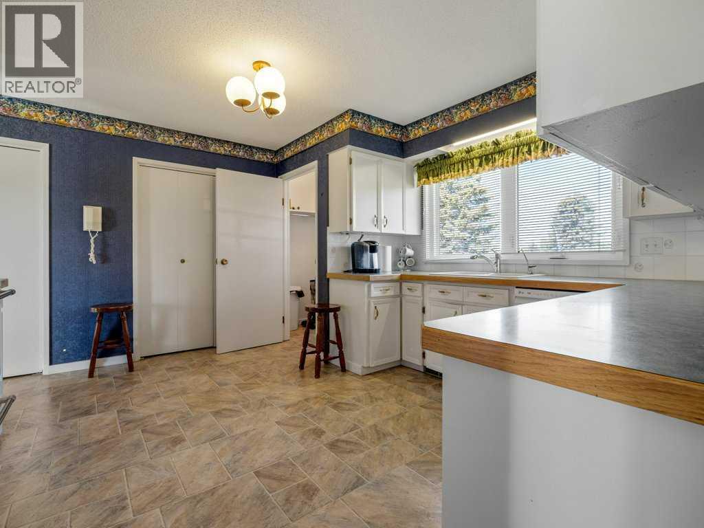 Photo 46 of 220 6 Avenue Ne, Milk River AB