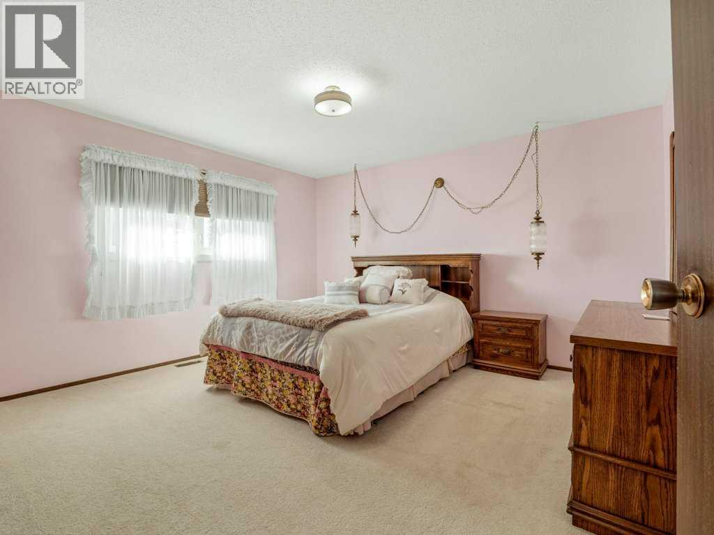 Photo 41 of 220 6 Avenue Ne, Milk River AB