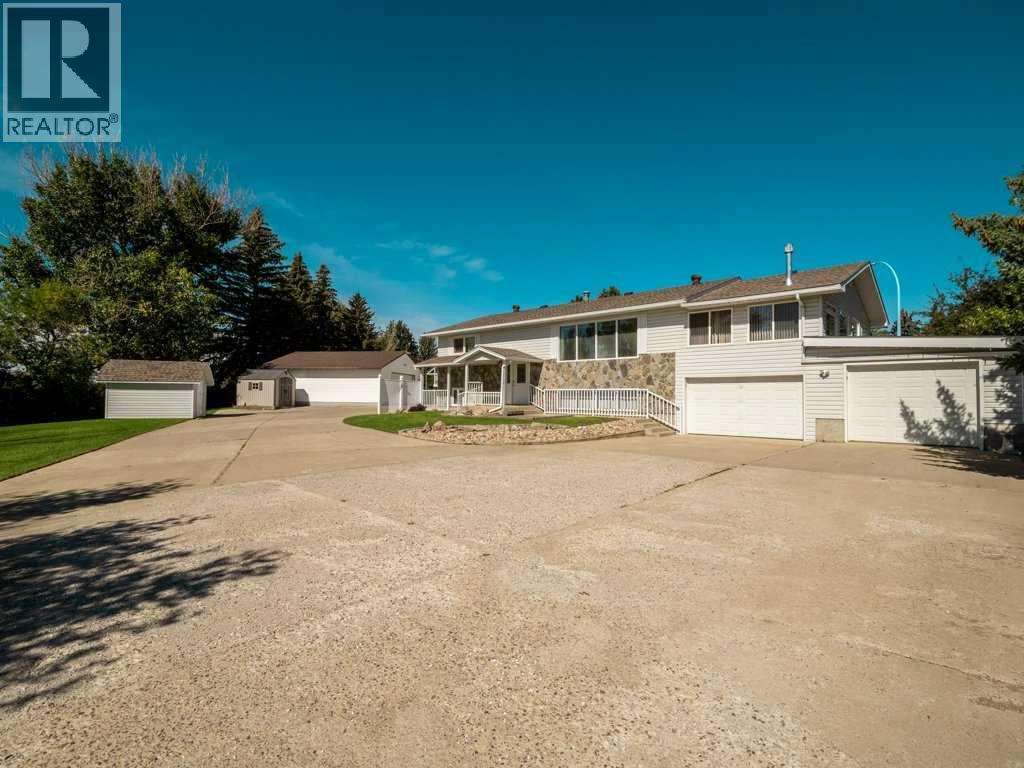 Photo 1 of 220 6 Avenue Ne, Milk River AB