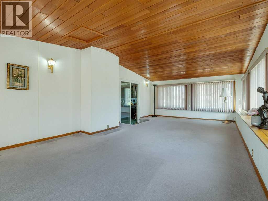 Photo 3 of 220 6 Avenue Ne, Milk River AB