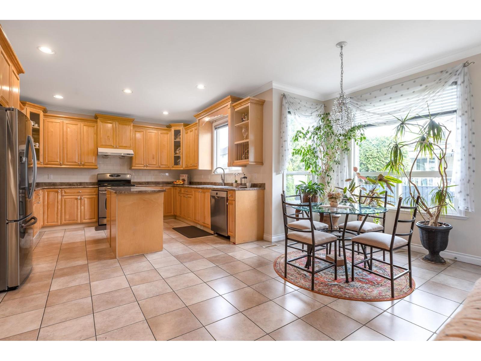 Photo 12 of 16708 64 Avenue, Surrey BC