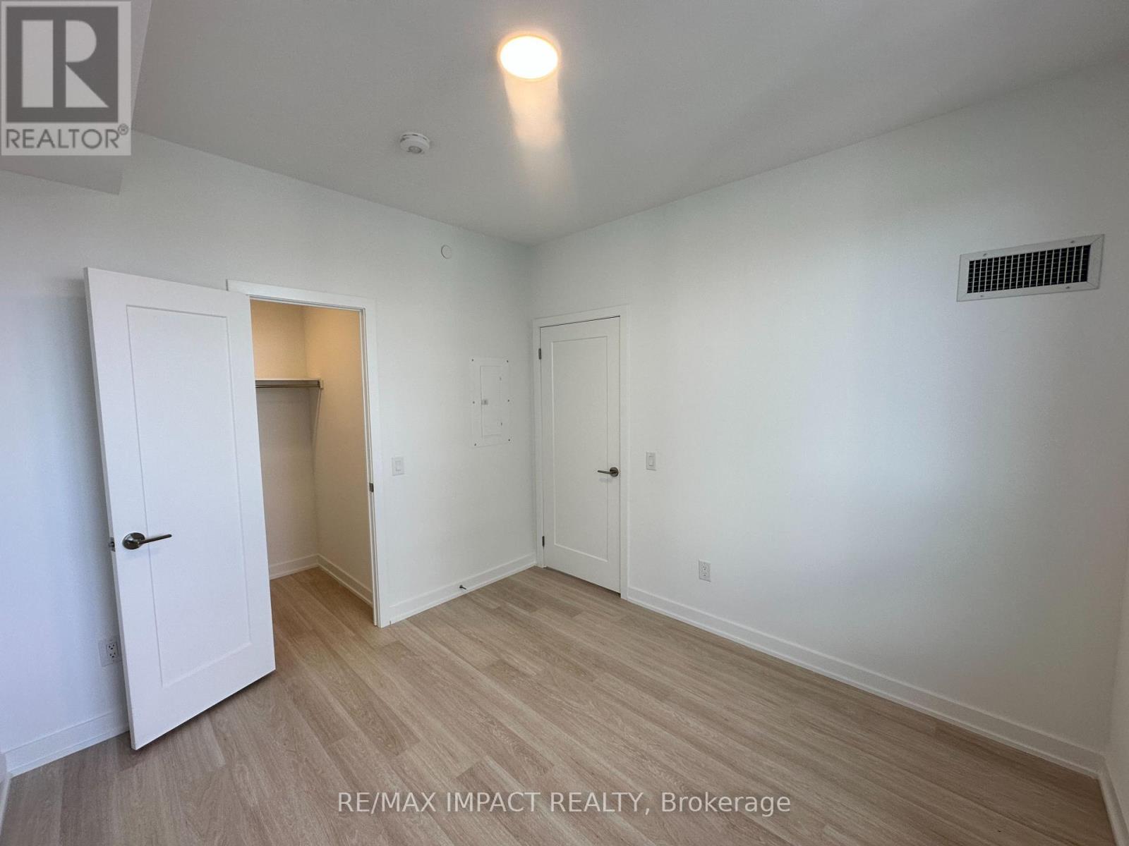 Photo 10 of 2810 5105 Hurontario Street, Mississauga ON