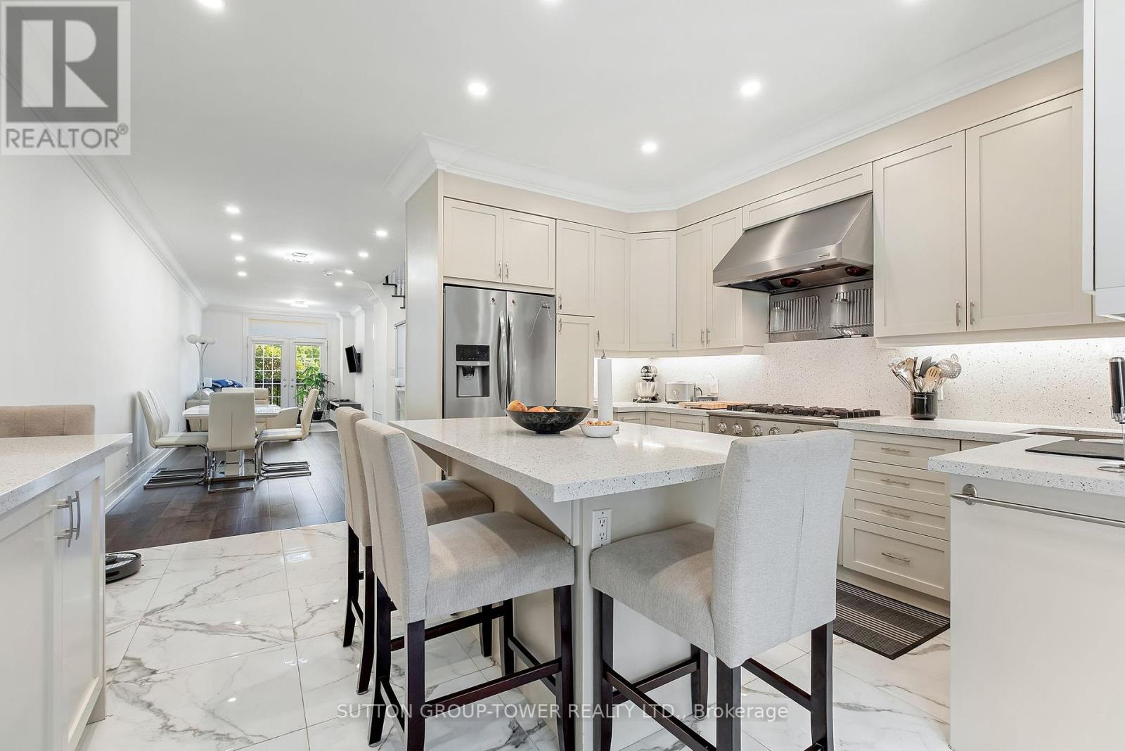Photo 6 of 11 544 C Scarlett Road, Toronto ON
