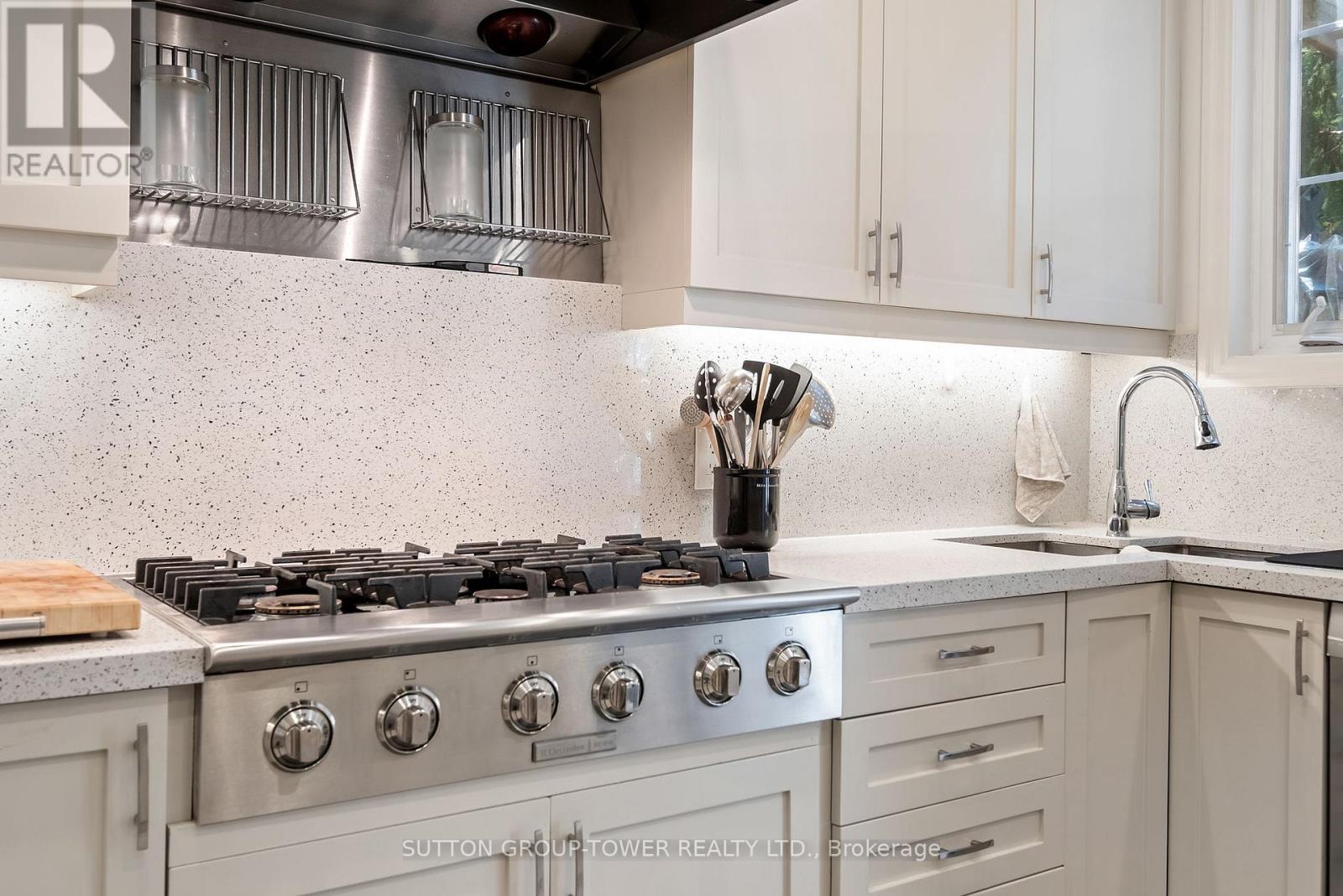 Photo 25 of 11 544 C Scarlett Road, Toronto ON