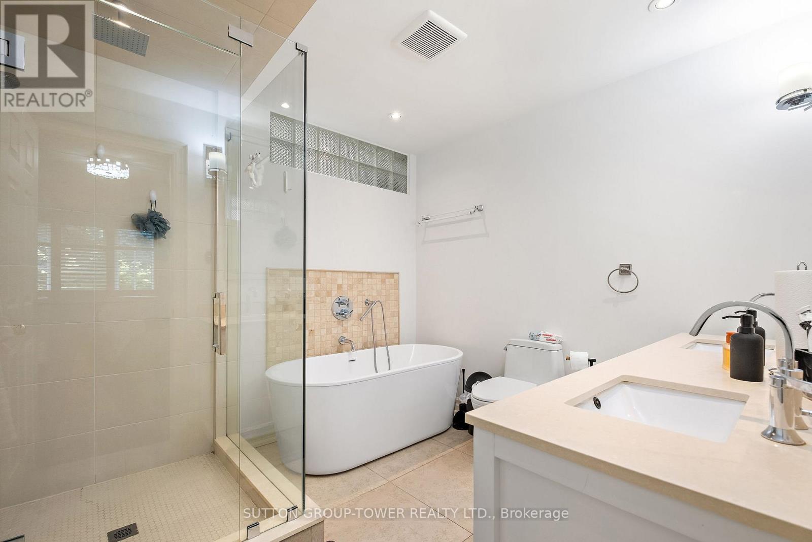 Photo 37 of 11 544 C Scarlett Road, Toronto ON