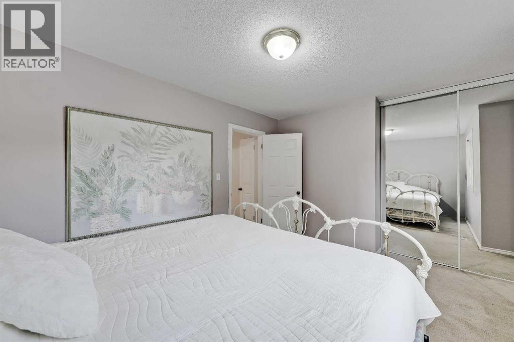 Photo 12 of 26 219 90 Avenue Se, Calgary AB