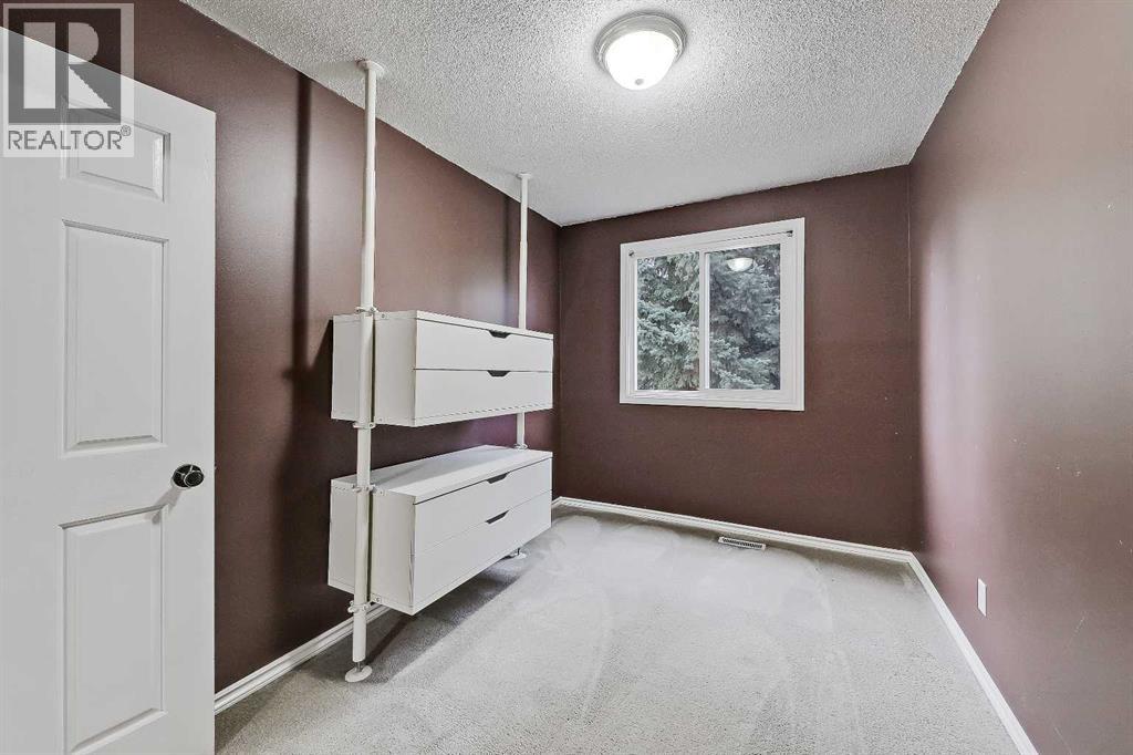 Photo 13 of 26 219 90 Avenue Se, Calgary AB