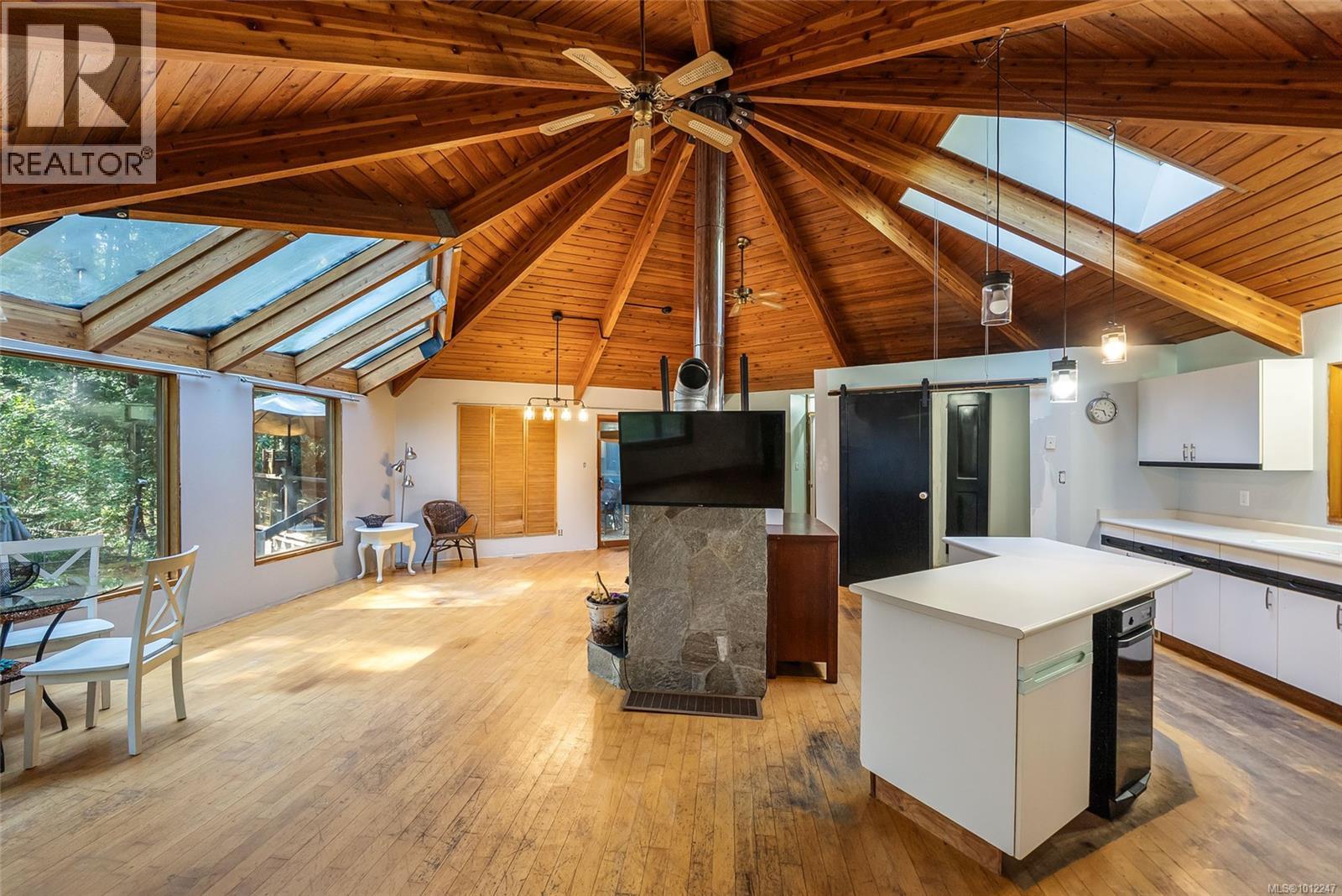 Photo 33 of 505 Baylis Rd, Qualicum Beach BC