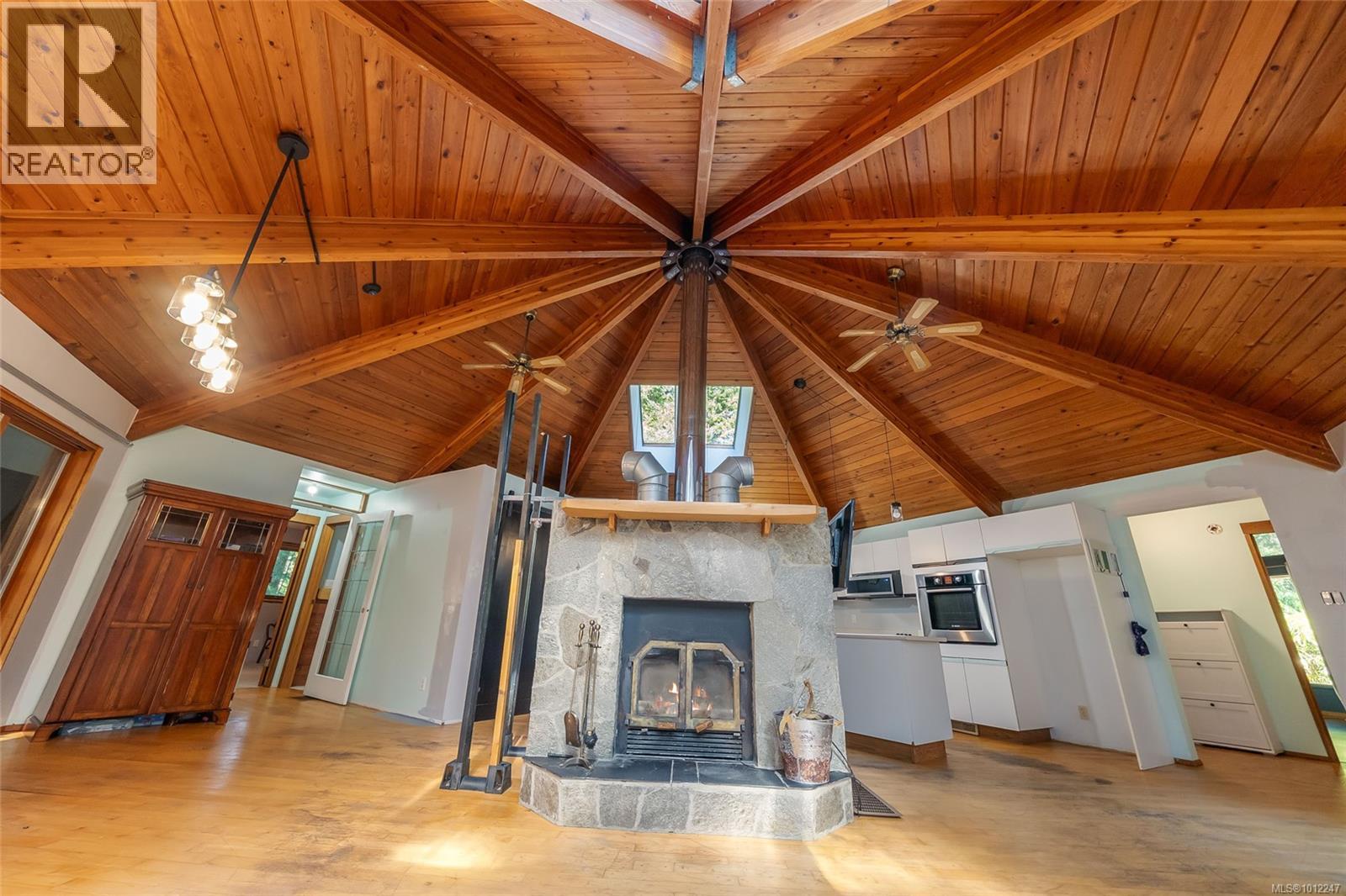Photo 13 of 505 Baylis Rd, Qualicum Beach BC