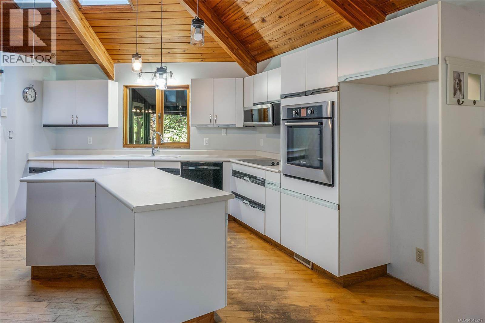 Photo 14 of 505 Baylis Rd, Qualicum Beach BC