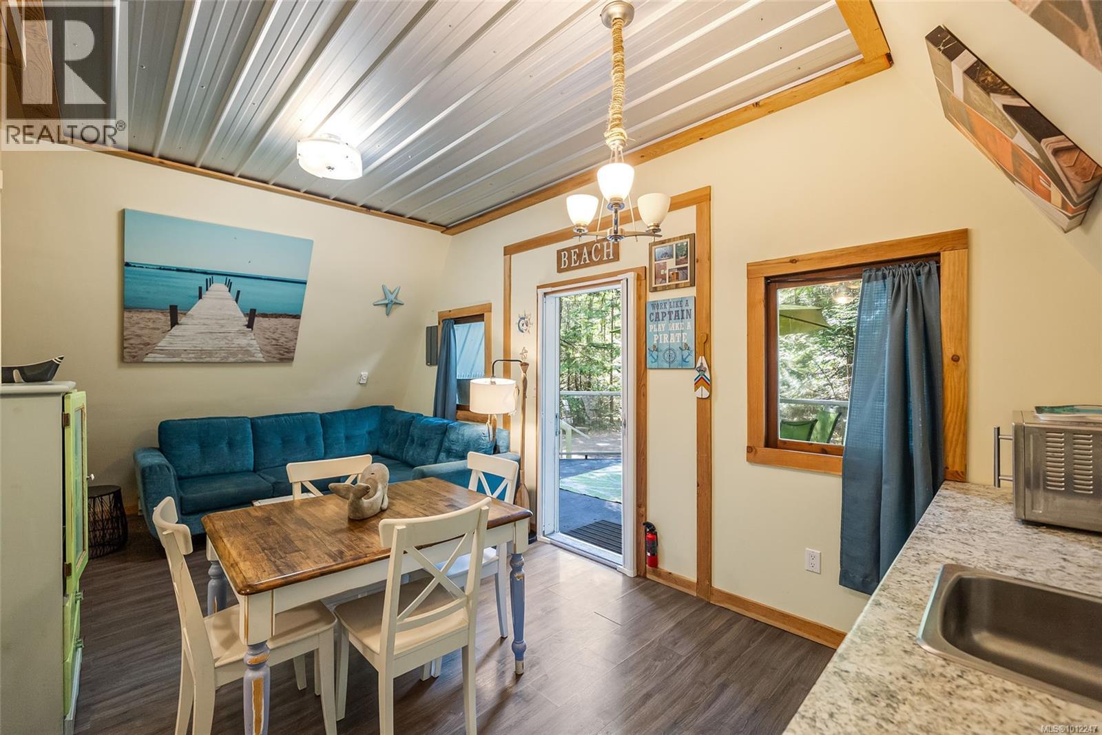 Photo 12 of 505 Baylis Rd, Qualicum Beach BC