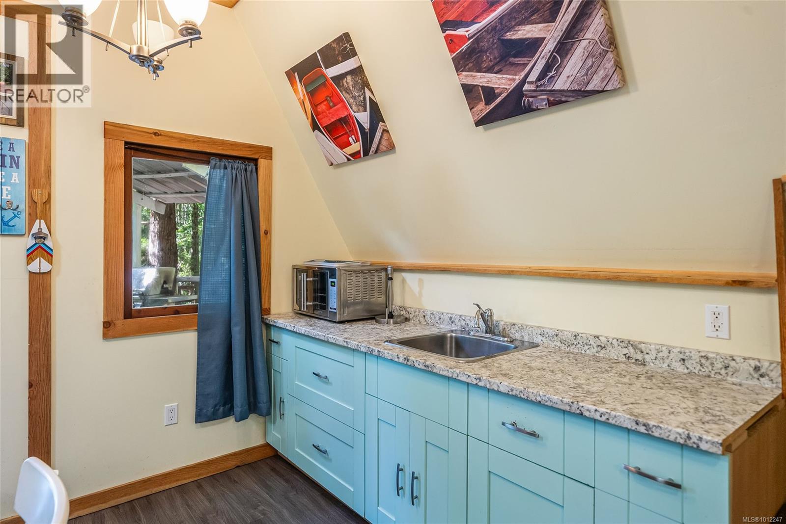 Photo 5 of 505 Baylis Rd, Qualicum Beach BC