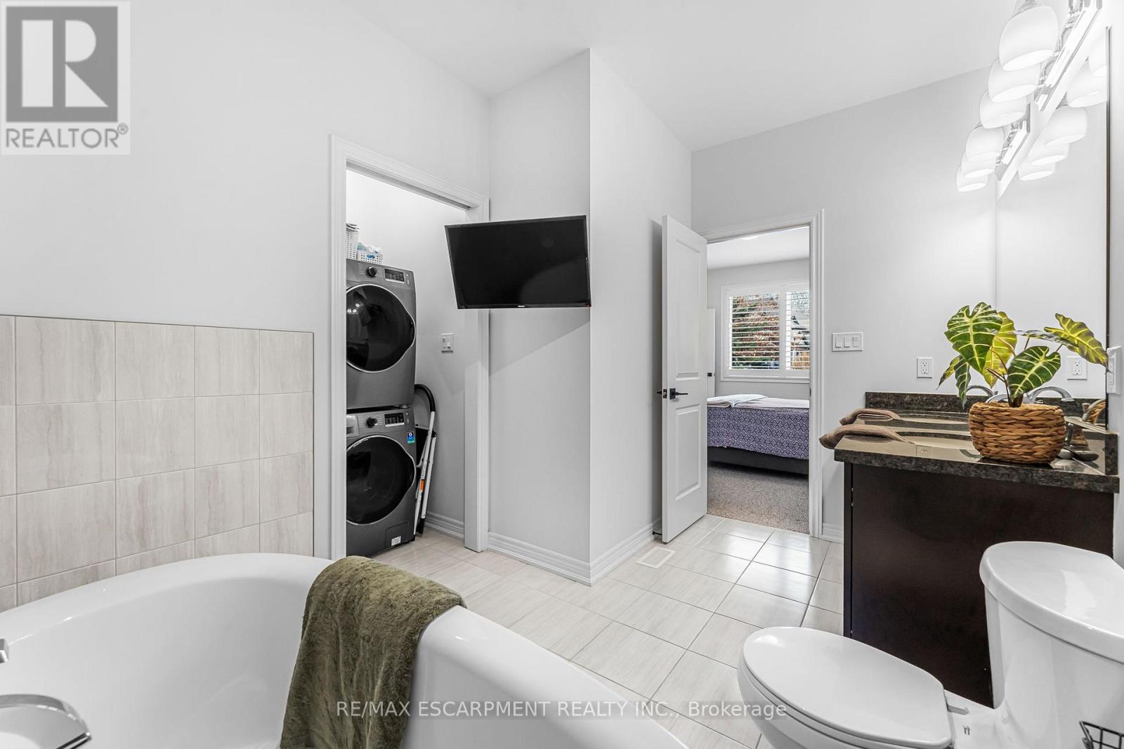 Photo 2 of 5 2848 King Street, Lincoln ON