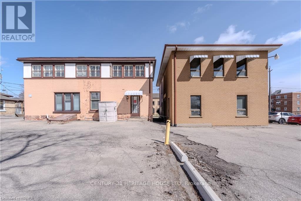 Photo 42 of 75 Chatham Street, Brant ON