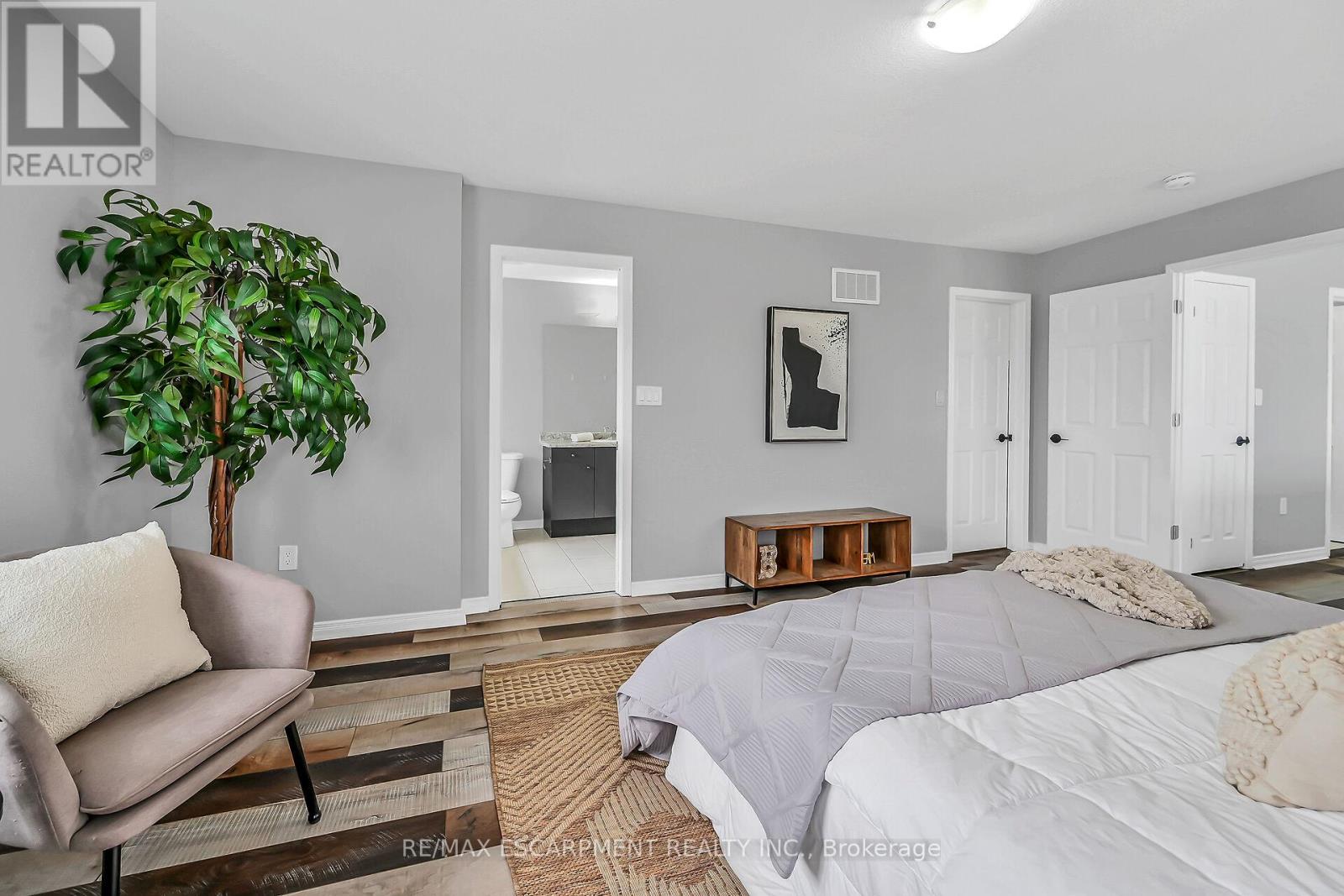 Photo 12 of 143 Thompson Road, Haldimand ON