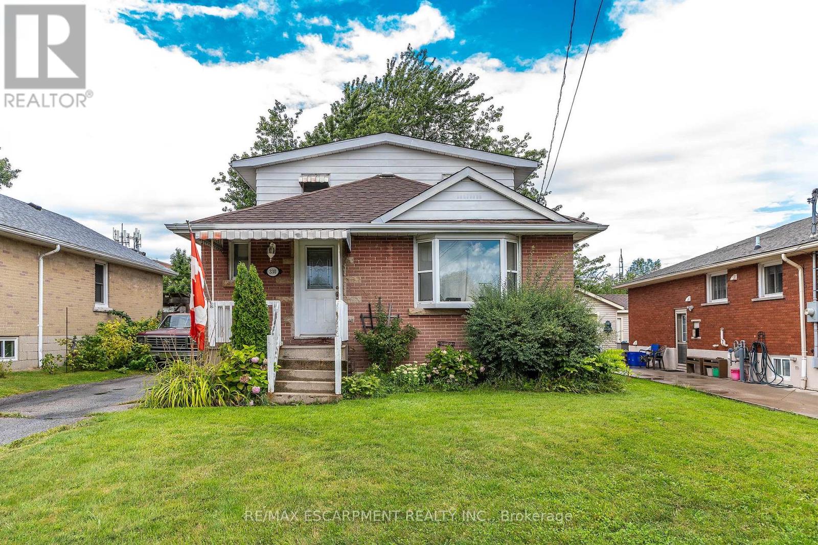 Photo 4 of 330 East 15th Street, Hamilton ON