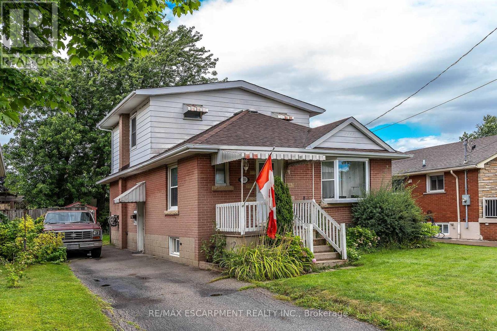 Photo 2 of 330 East 15th Street, Hamilton ON