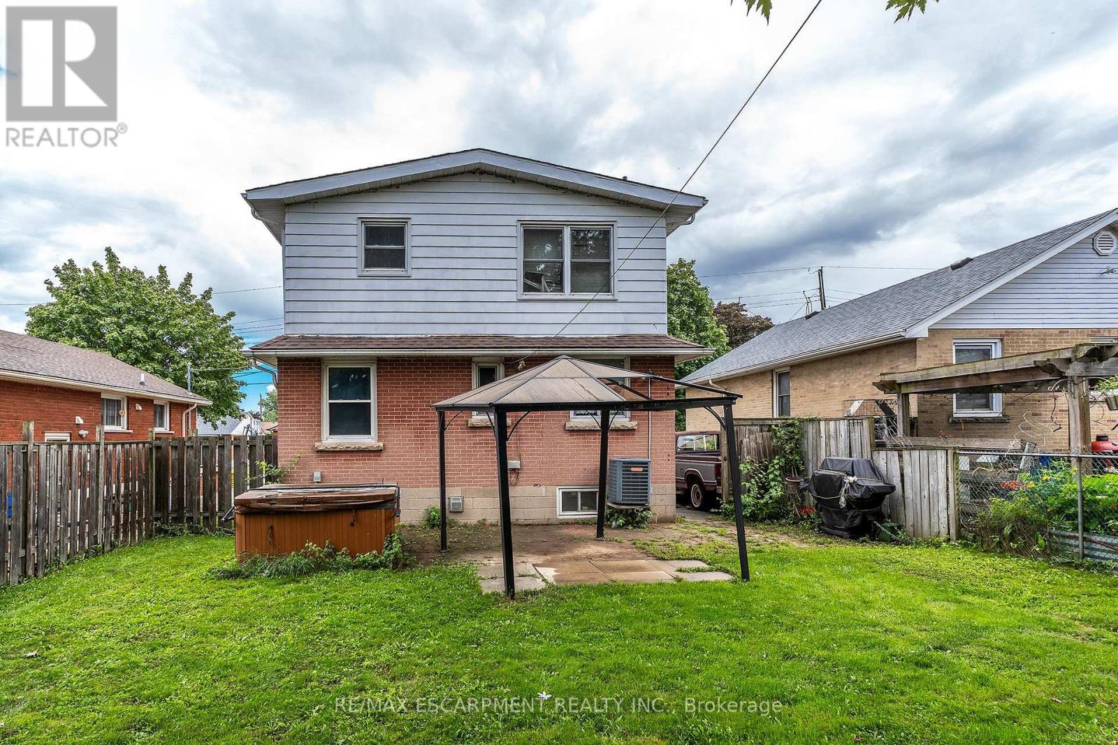 Photo 3 of 330 East 15th Street, Hamilton ON